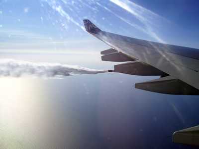 An Airbus A340-600 is performing a fuel dump above the Atlantic Ocean near Nova Scotia. Photo by BobMil42