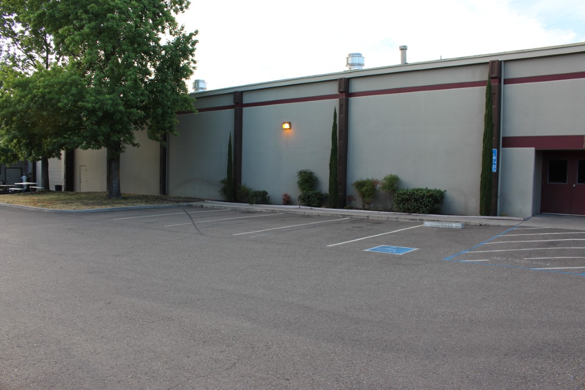 Knisley Welding has parking spaces even for PWD!